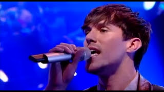 LAU on drums with Sam Sparro: Performing &#39;Black and Gold&#39; on Top Of The Pops 25/12/2008