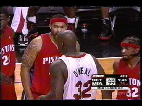 Rasheed Wallace Attempting to Not Give Ground to Shaquille O'Neal