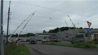 preview picture of video 'Planovergangen på Drømtorp  i Ski 1 / Railroad crossing in Drømtorp, Ski, Norway 1'