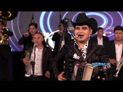 Chuy Lopez Ft. Banda La Reina De Culiacan - Vengo a Calarlos (En Vivo 2021)