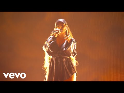 KAROL G - Ay, DiOs Mío! (En Vivo Desde Premios Juventud 2020)