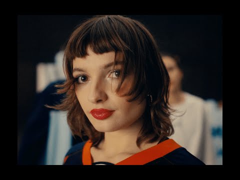 Zélie - en rosalie (clip officiel) © Zélie