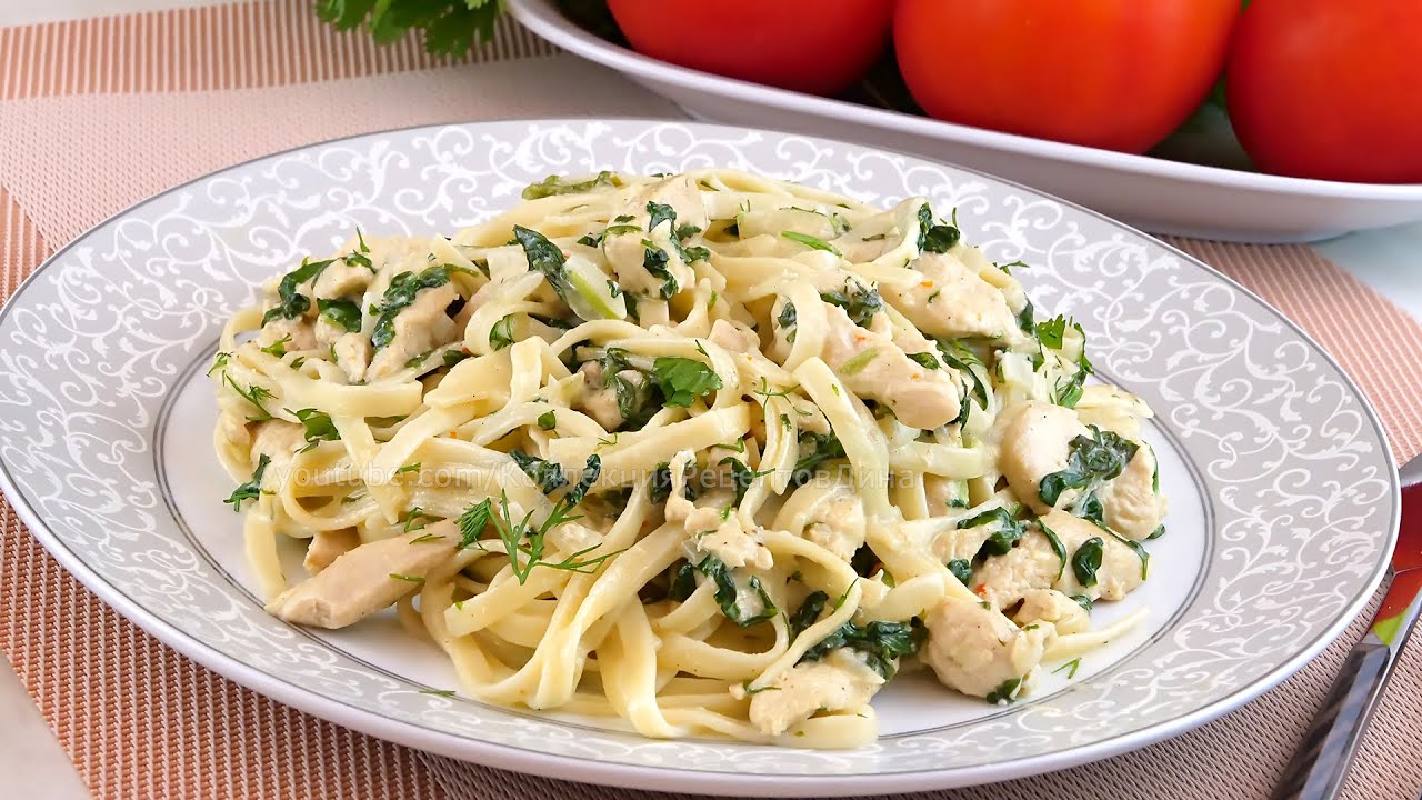 фетучини с семгой и шпинатом. феттучини с ветчиной и шампиньонами. тальятелле с лососем и шпинатом в сливочном соусе. шпинатная итальянская паста. макароны со шпинатом в сливочном соусе.