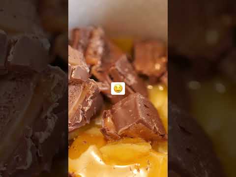 Have you had this chocolate and cereal combo before?! #marsbarslice #chocolate #shortsrecipe #yum