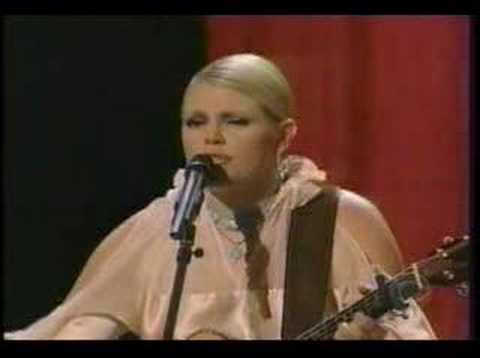 Dixie Chicks singing Traveling Soldier- Live