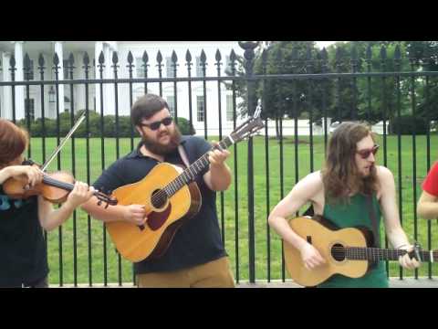 Michael Ford Jr and the Apache Relay play the Whitehouse
