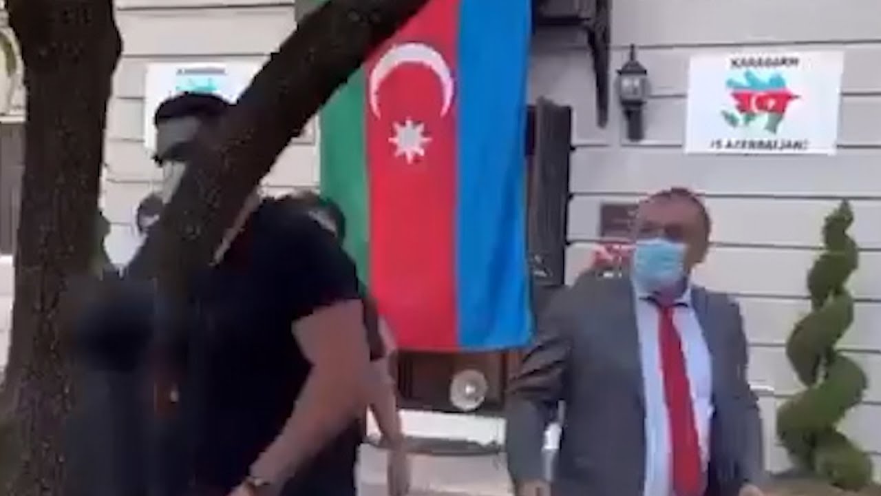 ԱՄՆ-ում հայերը Ադրբեջանի դեսպանատան մոտ բողոքի ակցիա են անում