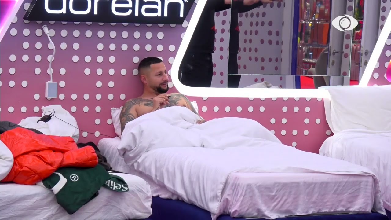 Ti je i vetmi çun pa sedër këtu/ Angelo i drejtohet Mateos: Ti për show shitë veten