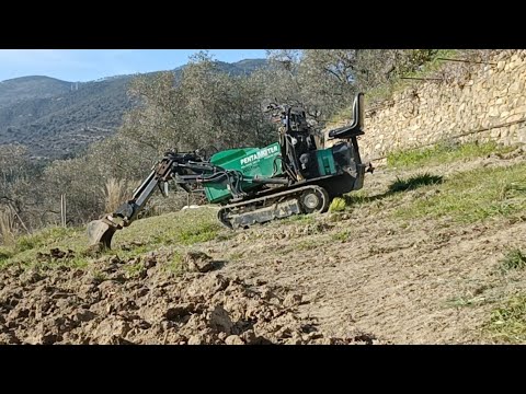 Dal Vivo Lavoriamo La Terra Con La Motocarriola Da Scavo