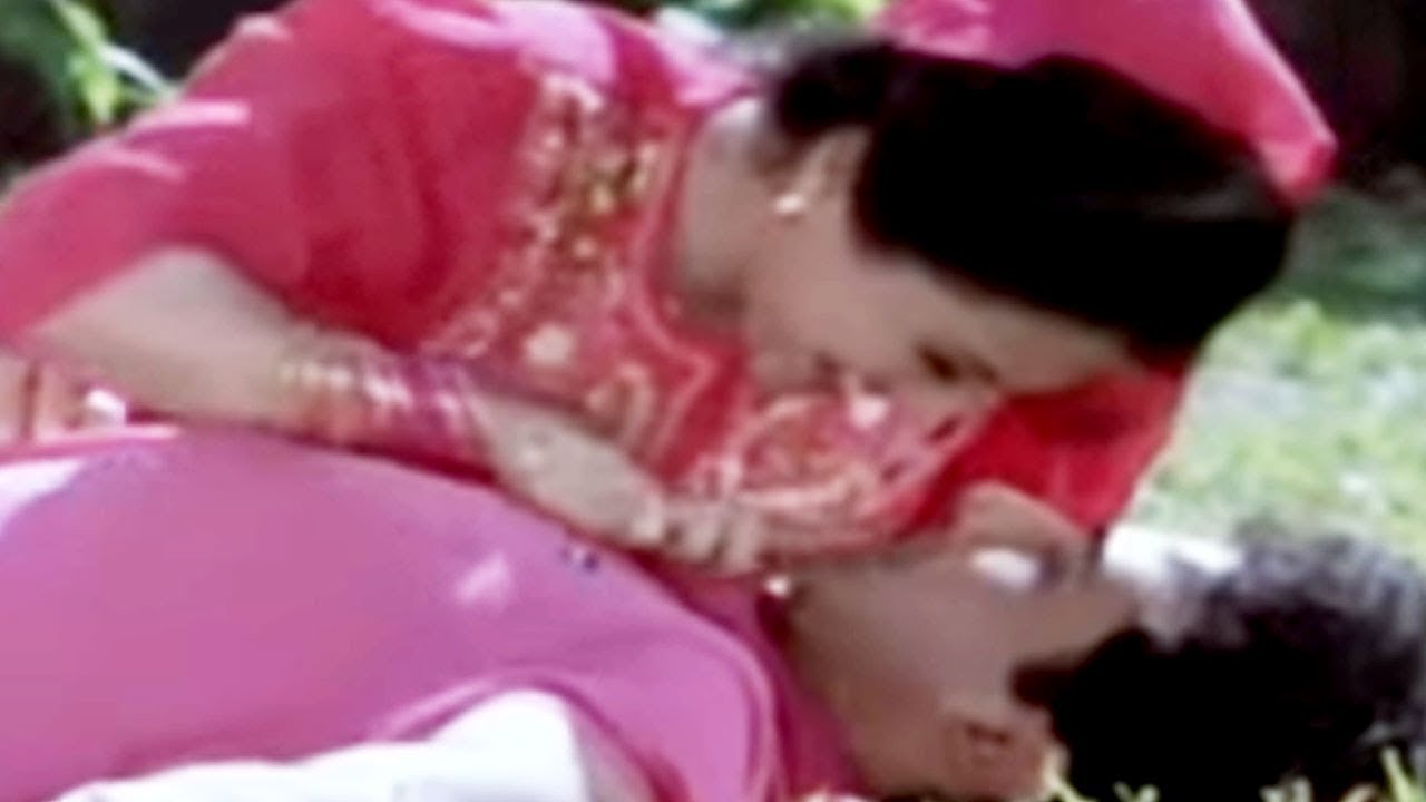 Chal Mundeya Mandir Mein Lyrics  | Chhota Sa Ghar | Asrani, Neelima Azim | Alka Yagnik | Rajesh Roshan