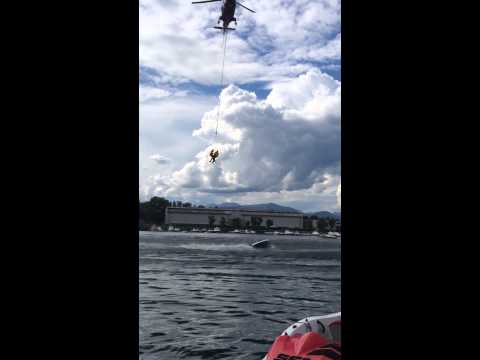 Elicottero tenta recupero barca impazzita senza conducente sul Ticino