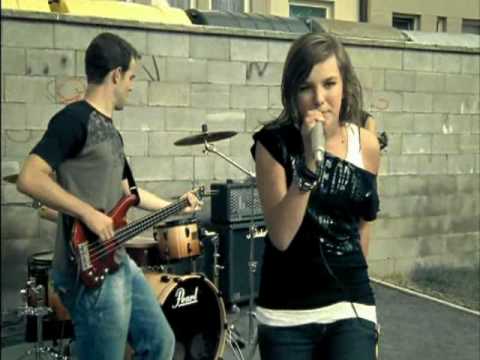 Ewa Farna Měls mě vůbec rád (official video)