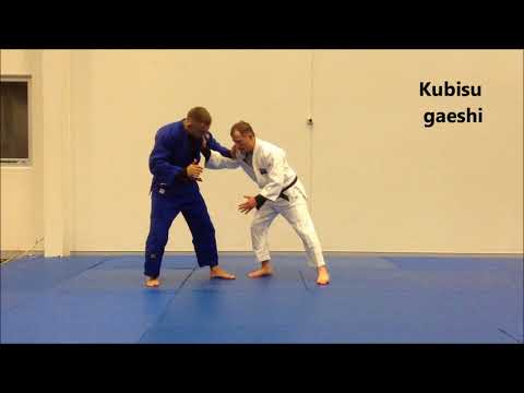 The difference between kuchiki taoshi and kibisu gaeshi — judo technique demonstration