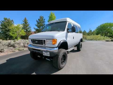 2006 Ford E-350 Super Duty by SpeedAddict502