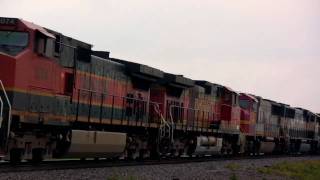 preview picture of video 'BNSF 1074 on the Barstow sub - Five Engine Consist - 3 Heritage, Warbonnet and Executive'