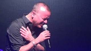 Gigi D&#39;Alessio - E&#39; cosa &#39;e niente - live malaterra tour 2015 Parigi