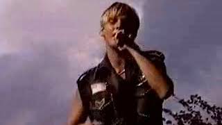 Aaron Carter not to young not to old live