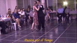 REBECCA O'LAOIRE y NANY PERALTA bailando el tango BUSCANDOTE en FLOREAL MILONGA