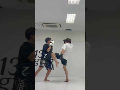膝と肘を使ったコンビネーション！ #ミット打ち #mma  #キックボクシング
