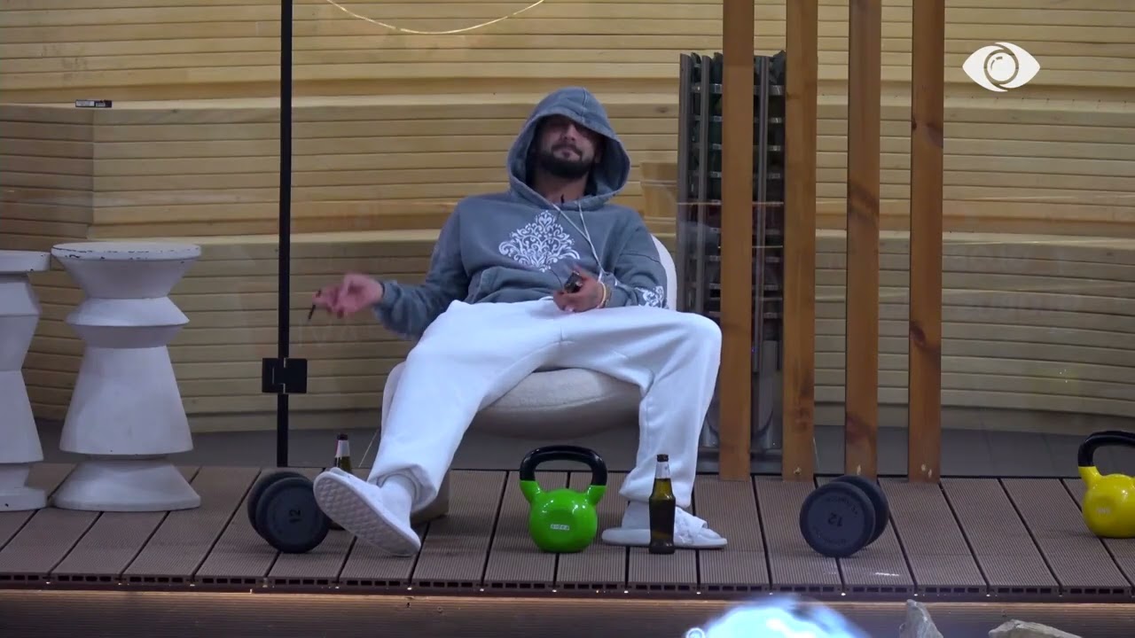 “Rri e qetë sepse kurrë s’ka për të më pas Rizarta”/ Gjesti bisedon me Eglin përmes kamerës