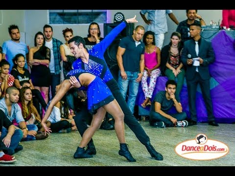 Baile de Lançamento SAMBAMANIACOS 2014 - Gabi de Carvalho e Thiago Felippe