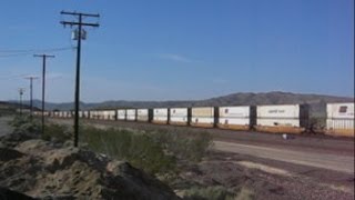 preview picture of video 'USA: A long freight train passing westbound through Barstow (San Bernardino County, California)'