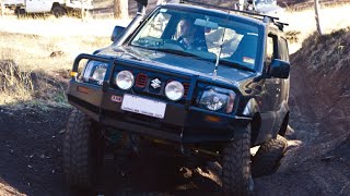Suzuki Jimny 4x4 with air lockers offroad!