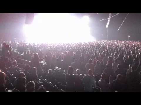 Tiesto And Friends   Get No Sleep @ O2World Berlin 9 9 11 6