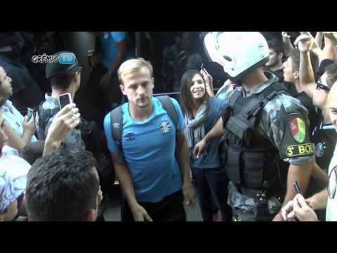 Tricolor chega em Passo Fundo recepcionado pelo torcedor l GrêmioTV