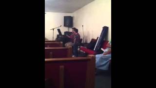 Elias y su Daddy en church