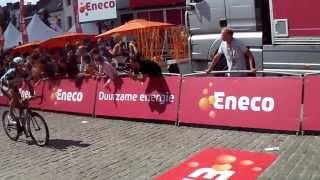preview picture of video 'Eneco Tour 2013 - STAGE 7 - 1st passage leaders - Vesten Geraardsbergen'