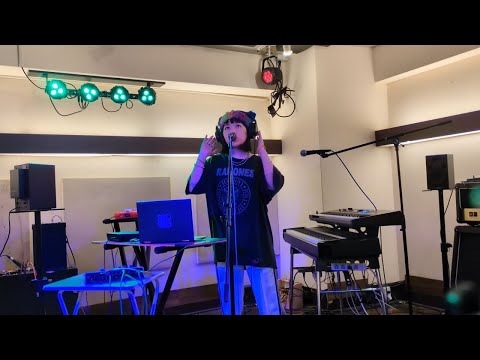 GURURI (studio performance video) - BLACKUR0