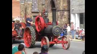preview picture of video 'Nichols & Shepard Antique Steam Tractor in Action'