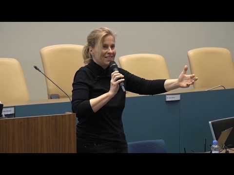 Alexandra Alvarová: Průmysl lži (celý záznam)