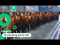 Wereldrecord in Volendam: 185 kinderen schaatsen een polonaise!