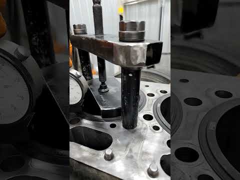 Cummins N14 Celect Plus Liner patrusion #Cummins #freightliner #classic #diesel #overhaul #mechanic