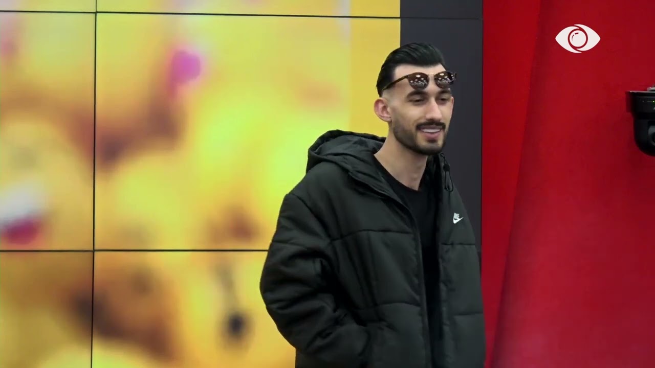 Ishte një çift pleqsh…/ Sfida argëtuese, Kristi tregon barcoletën e tij