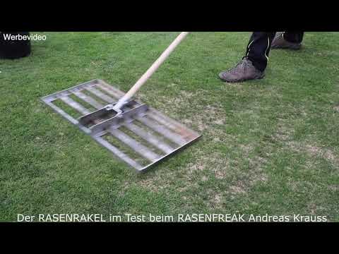 Rasen ebnen, glätten und Topdressing aufbringen mit dem Rasenrakel