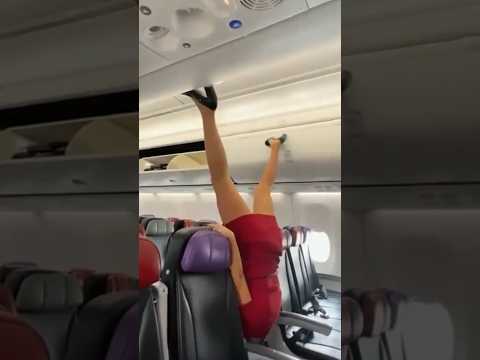 Pourquoi elle fait ça dans l’avion 😶