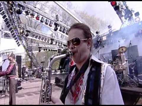 La Caravane Passe, live in Netherland (haarlem) / Bouge Bush inc. Miserlou