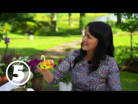 Sofia Wistam överraskar med fruktdjur - Micael Bindefeld blir inte imponerad