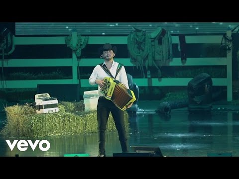 Calibre 50 - Qué Tiene De Malo (En Vivo Auditorio Telmex)