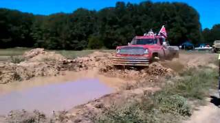 preview picture of video 'Bourbon MO Four Wheeling Mudding Offroad Compensation 47.3gp'