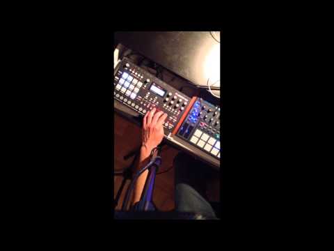 DSI Tempest vs Elektron Analog Rytm (Analog comparison)