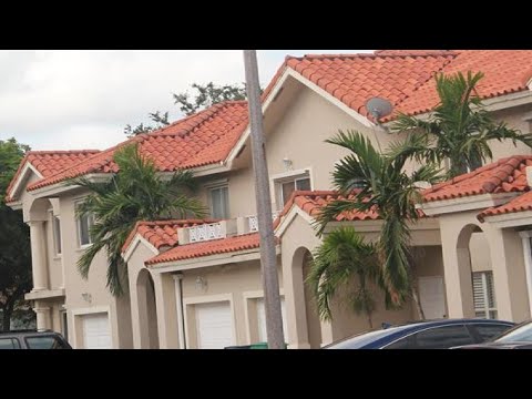 8804 NW 109th Pl, Doral, FL Presented by Anadalys De Armas.