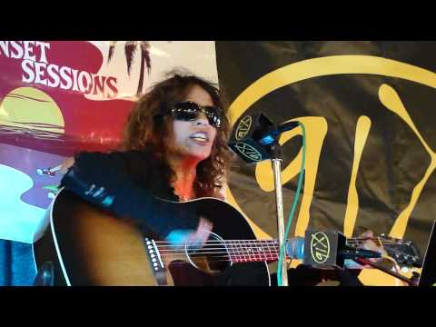 Deep Dark Robot (Linda Perry) "Can' Getcha Outta My Mind"