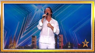Es holandés ¡y un impresionante imitador de Julio Iglesias! | Audiciones 1 | Got Talent España 2019