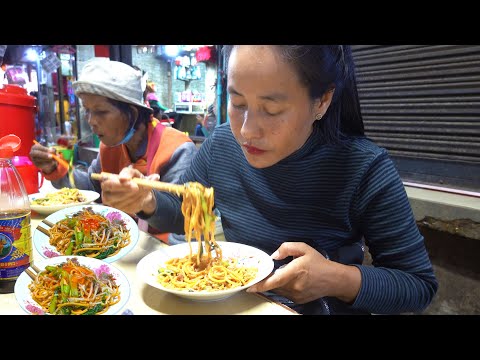 Breakfast @ Boeng Tompun Market - Buy Aunty A Breakfast & Drink - Phnom Penh Street Food