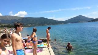 preview picture of video 'Tuffi nel lago di Campotosto'