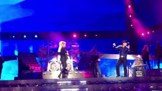 Garth Brooks Trisha Yearwood In Another's Eyes Yankee Stadium 7-9-16